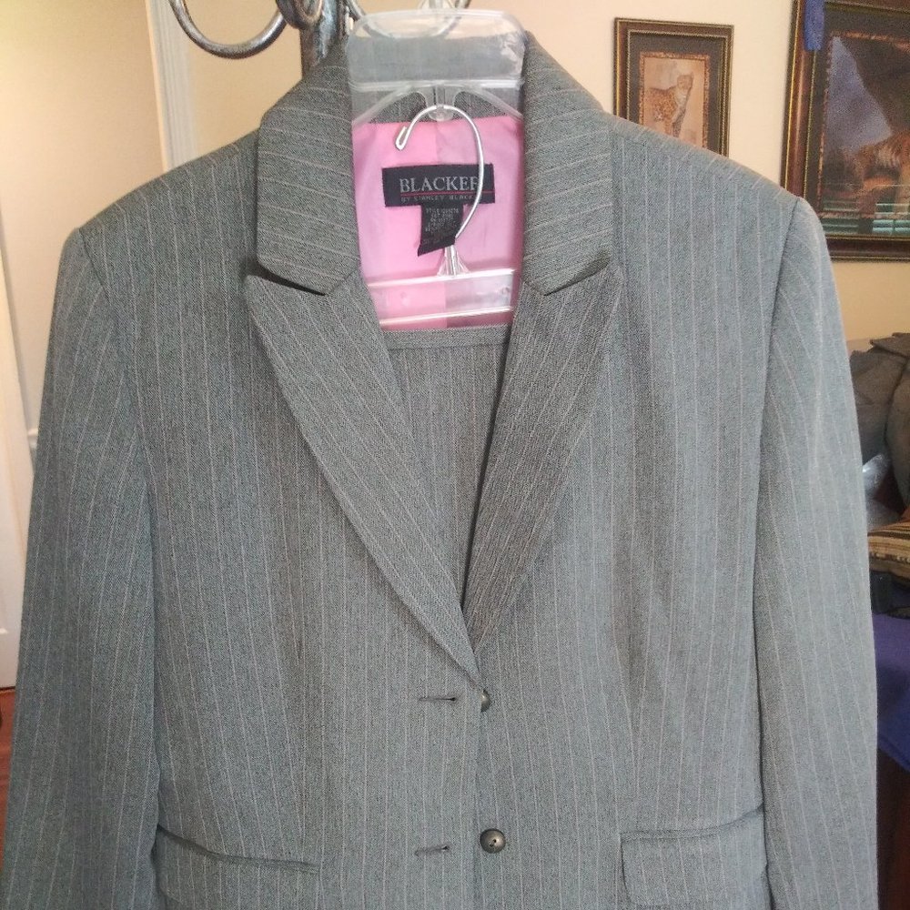 Skirt suit